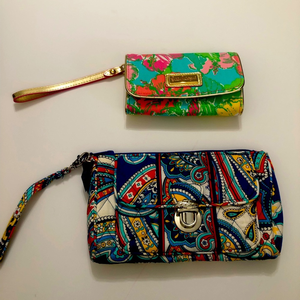 2 wristlets. 1 Lilly Pulitzer and 1 Vera Bradley. Never used.